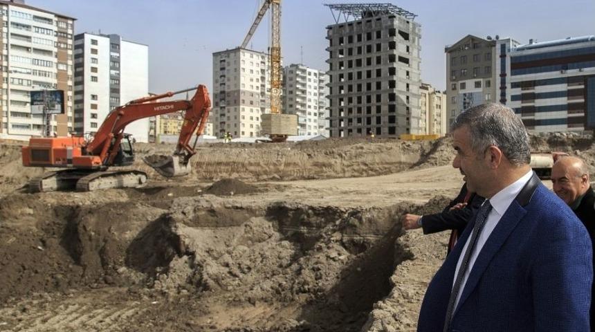 Başkan Çelik, Sahabiye Kentsel Dönüşüm Projesi Şantiyesinde İncelemelerde Bulundu