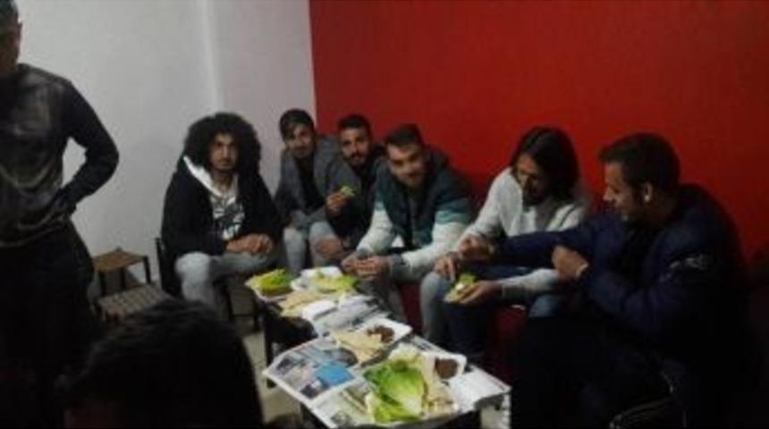 Taraftarlardan Futbolculara &Ccedil;iğk&ouml;fte Partisi