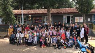 Çocuklar Kucak Dolusu Hayaller Projesiyle Hediyelerini Aldı