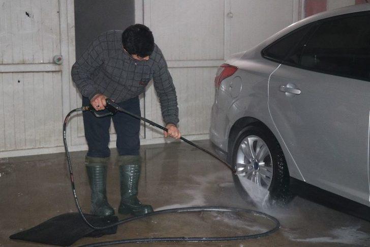 Bolu’da Çamur Yağdı, Vatandaşlar Oto Yıkamalara Koştu G5