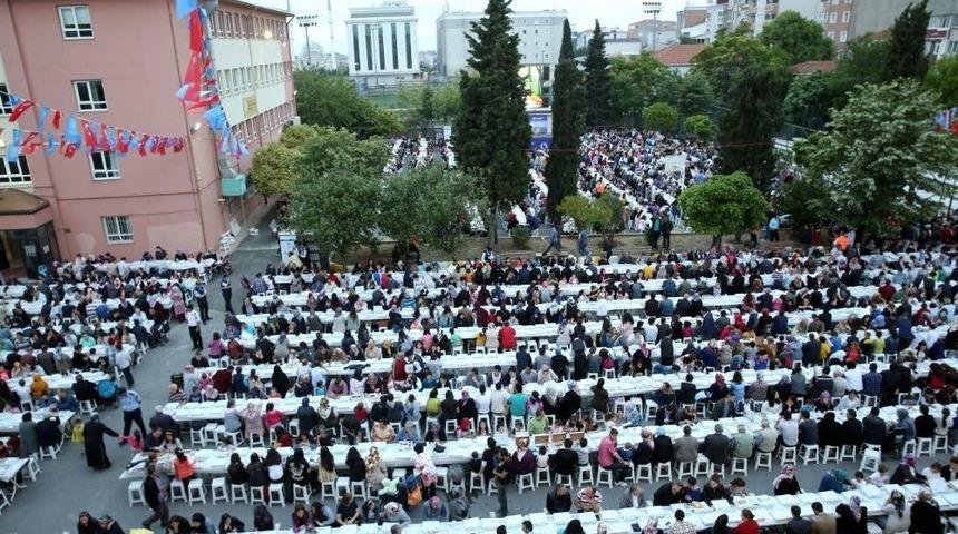 K&uuml;&ccedil;&uuml;k&ccedil;ekmece&rsquo;de Ramazan