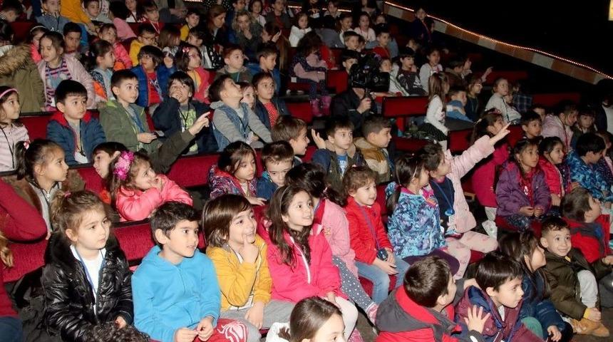 Hollanda’dan Gelen ‘magisch Theatertje’ Grubu Çankayalı Miniklerle Buluştu