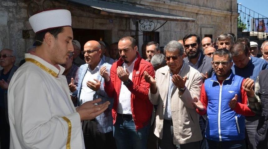 Filistinli Şehitler İ&ccedil;in Gıyabi Cenaze Namazı Kılındı