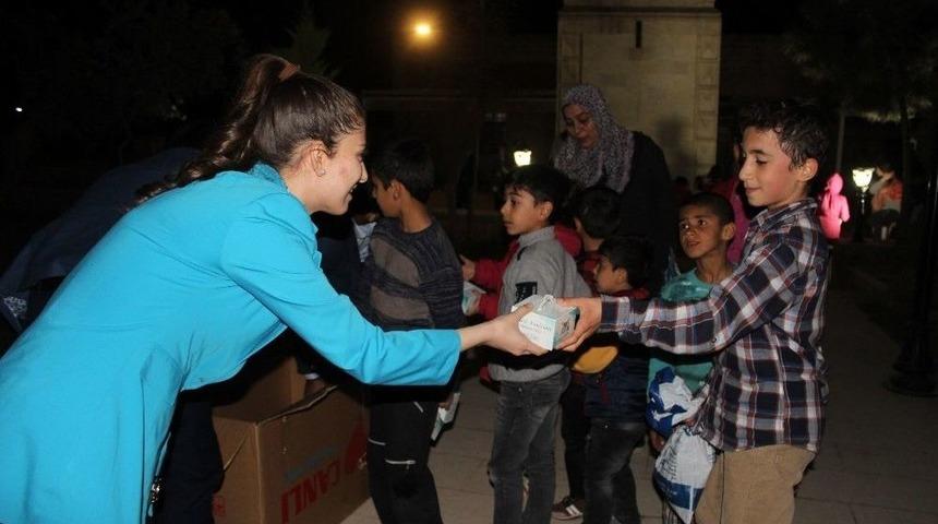 Mardin&rsquo;de Camilerde Kandil Simidi Dağıtıldı