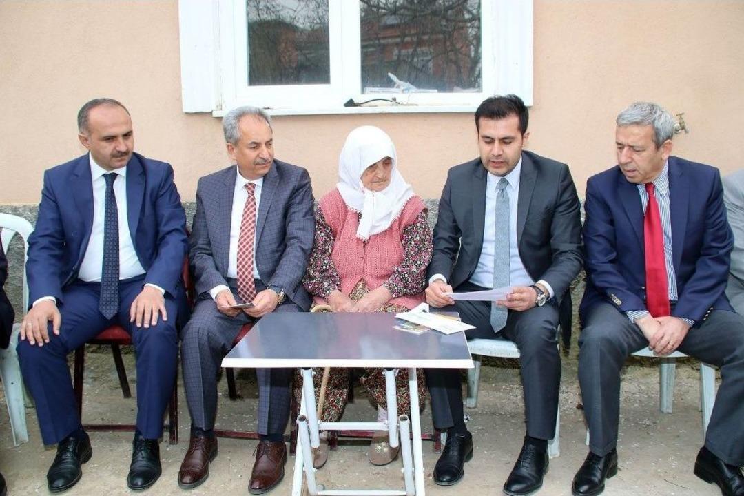 Akşehirli Fadime Nineye Cumhurbaşkanından &Ouml;zel Islak İmzalı Mektup