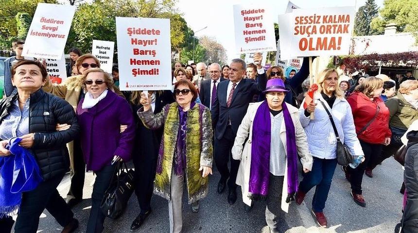 İzmirli Kadınlar "şiddete Hayır" Dedi