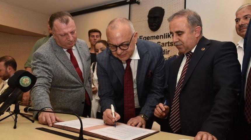 Gördes’e Dev Spor Tesisi İçin İmzalar Atıldı