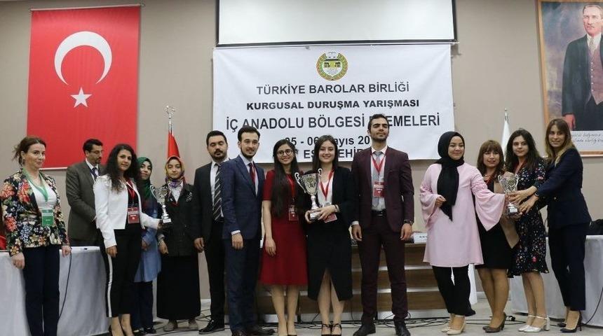 İ&ccedil; Anadolu B&ouml;lgesi Birincisi Eskişehir Barosu Stajyerleri