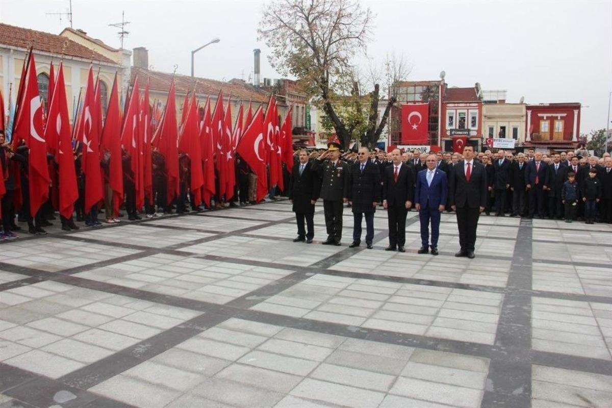 T&uuml;rk Yıldızları&rsquo;na Edirne&rsquo;de Sevgi Seli