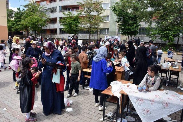 Muş’ta Engelli Öğrenci Yararına Kermes