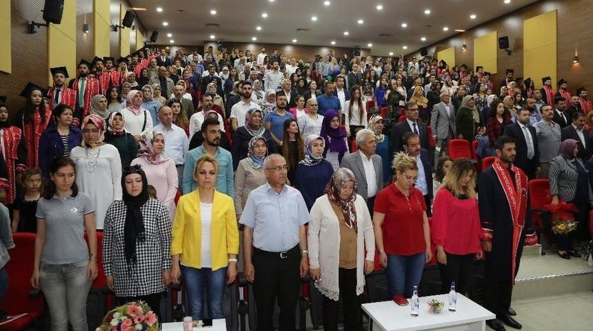 Er&uuml; Edebiyat Fak&uuml;ltesi Sanat Tarihi B&ouml;l&uuml;m&uuml;nde Mezuniyet Coşkusu