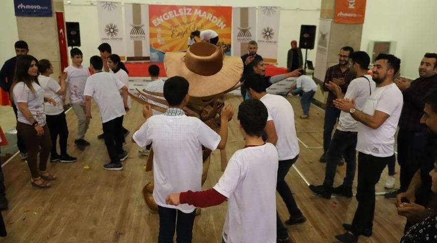 Vali Yaman Engelli Vatandaşları Unutmadı