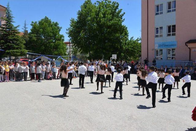 Başkan Bakıcı, Saffet Şeker İlkokulu Kermesini Ziyaret Etti