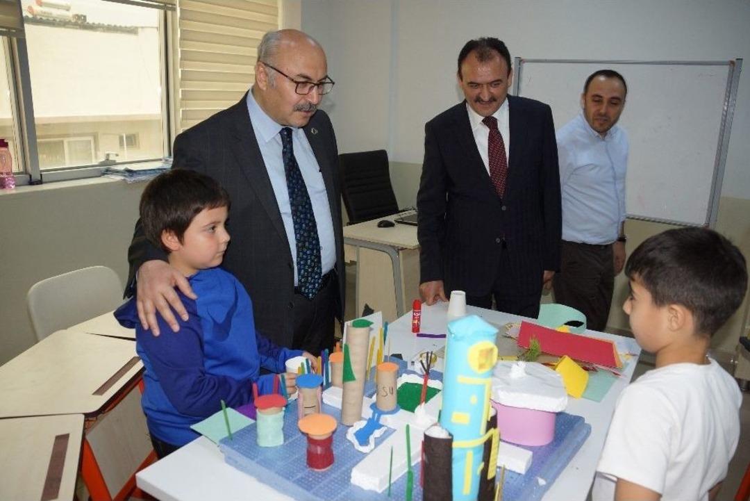 Aydın&rsquo;ın Dahi &Ccedil;ocukları Şehitler Ve Gaziler İ&ccedil;in Roket Fırlattı