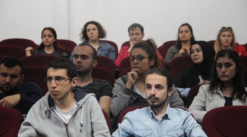 Yabancı Dille Eğitimin Ekonomik Etkileri Be&uuml;&rsquo;de Tartışıldı