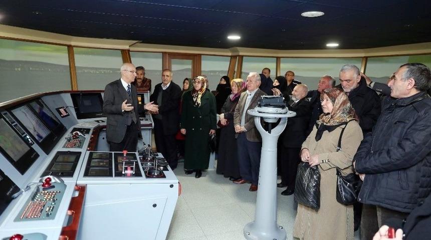 70 Yaşında Gemi Kaptanı Oldular