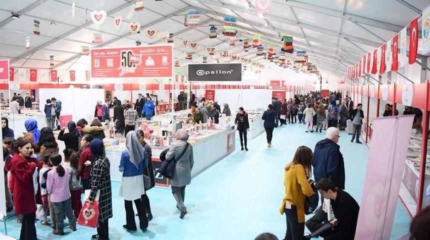 Başkan Demircan, Tuzla Kitap Fuarı&rsquo;nda Okurlarıyla Buluştu