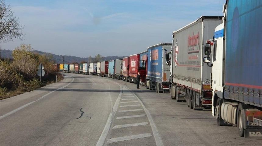 Kapıkule&rsquo;de 15 Kilometre Tır Kuyruğu