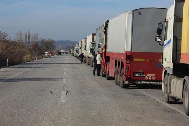 Kapıkule’de 15 Kilometre Tır Kuyruğu