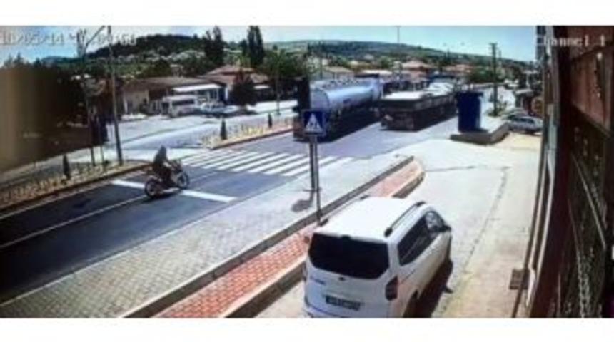 Motosikletli Astsubay Tıra Böyle Çarptı
