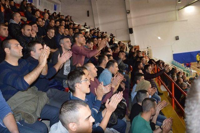 Kısa Dönem Er’ler Voleybol Maçına Götürüldü