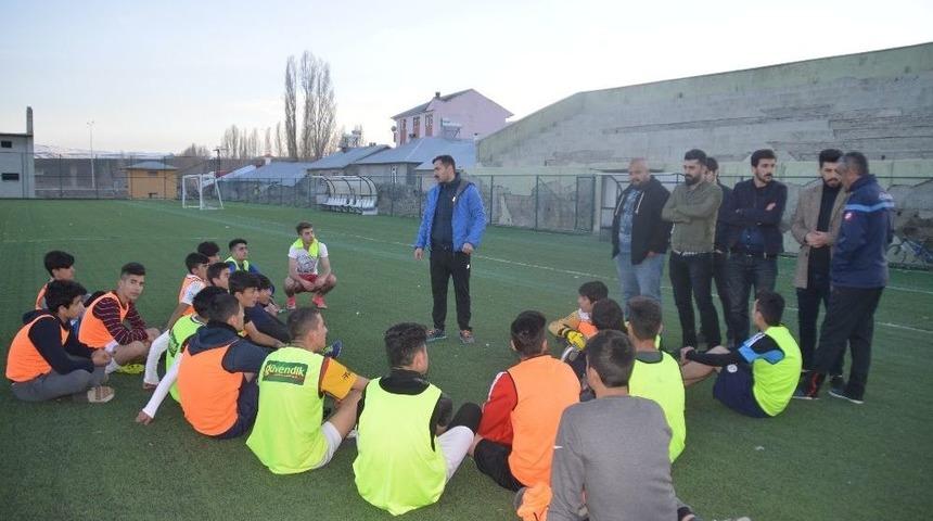 Ak Parti Gen&ccedil;lik Kollarından Eleşkirt Spora Moral Ziyareti