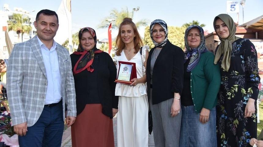 Alanya&rsquo;da En G&uuml;zel Balkon Ve Bah&ccedil;e Sahipleri &Ouml;d&uuml;llerini Aldı