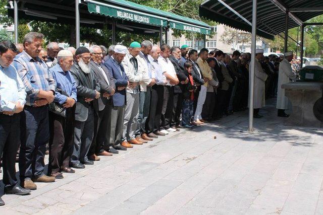 Katledilen Filistinliler İçin Gıyabi Cenaze Namazı Kılındı