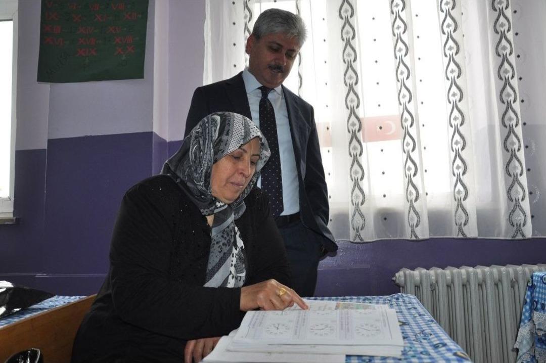 Okuma-yazma &Ouml;ğrendi İlk Olarak İstiklal Marşı&rsquo;nı Okudu