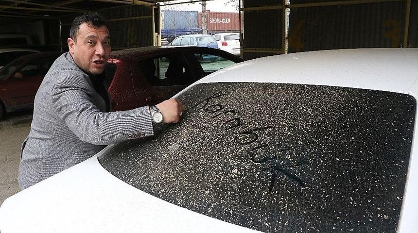 Karab&uuml;k&rsquo;te &Ccedil;amur Yağmuru Ara&ccedil; S&uuml;r&uuml;c&uuml;lerini Oto Yıkamalara Koşturdu