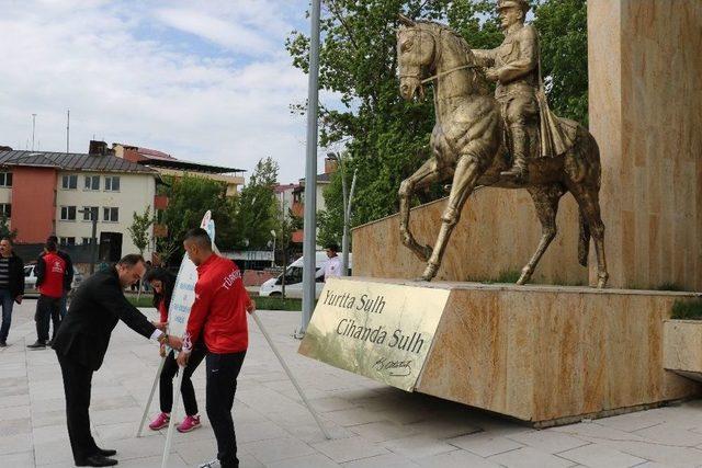 Ağrı’da Gençlik Yürüyüşü Düzenlendi