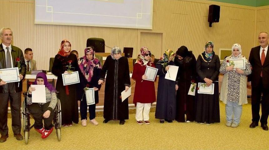 Komek&rsquo;ten Mezun Olan G&ouml;rme Engelli Kursiyerler Sertifikalarını Aldı