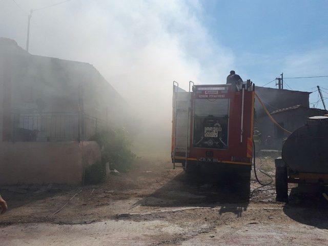 Foça’da Korkutan Yangın