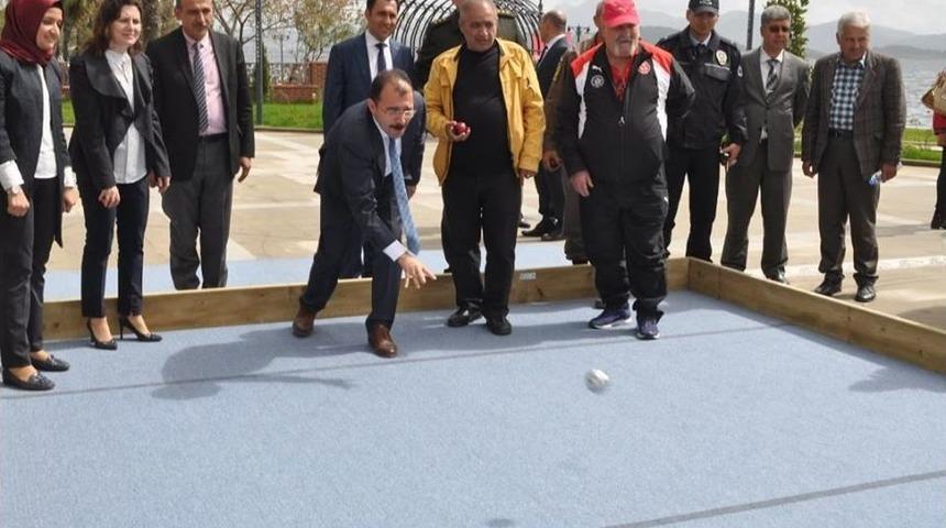 Kaymakam Erdin&ccedil; Dolu Yaşlılar İle "bocce" Oynadı