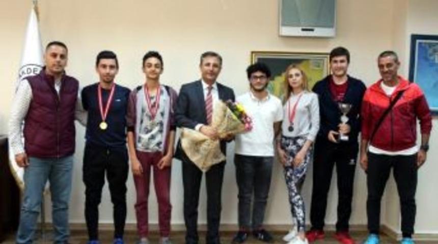 Akdenizli Tenis&ccedil;iler 2 Madalya Birden Kazandı