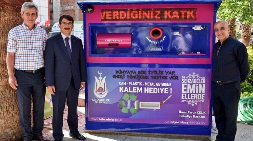 T&uuml;rkiye&rsquo;de Bir İlk Olan G&uuml;neş Enerjili Akıllı Atık Toplama Sistemi