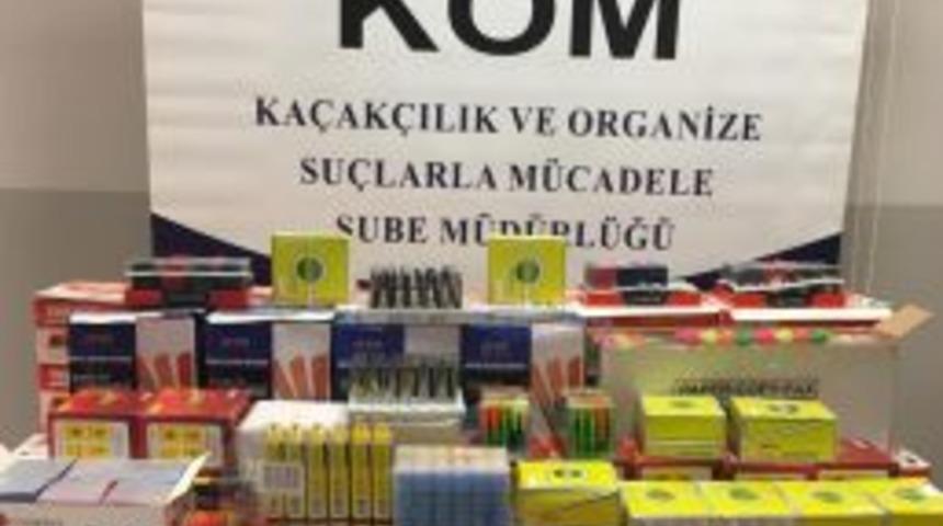 Ş&uuml;pheli Şahıstan Binlerce Adet Ka&ccedil;ak Mal &Ccedil;ıktı