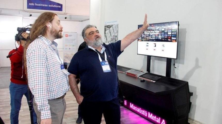 Ahmet &Ouml;zal: &ldquo;&ccedil;ocuklara Bilgisayar Dağıtımı Muhteşem Bir Şey&rdquo;