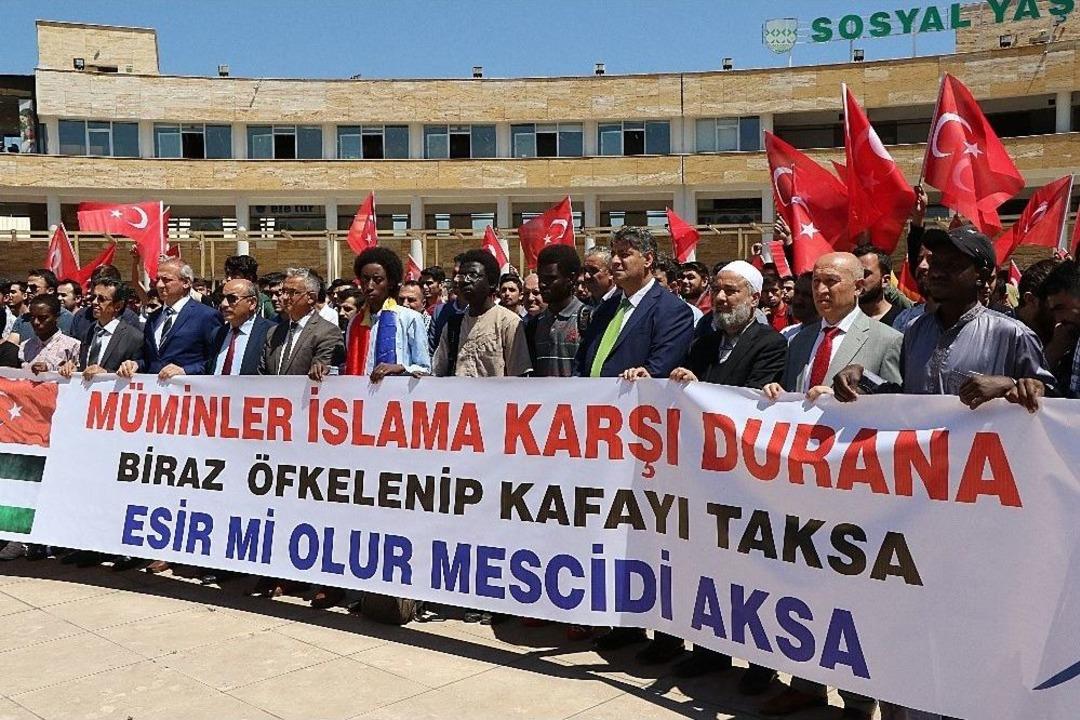 Filistinli Şehitler İ&ccedil;in Gıyabi Cenaze Namazı