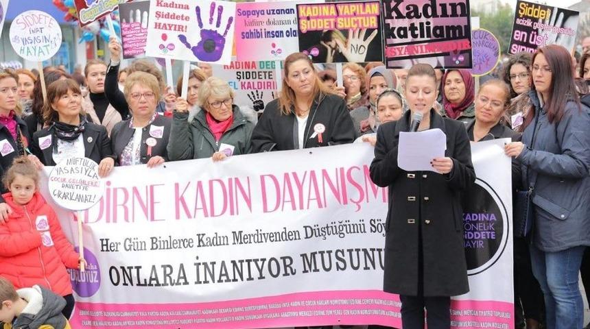 Kadınlar Meydanlardan Seslendi