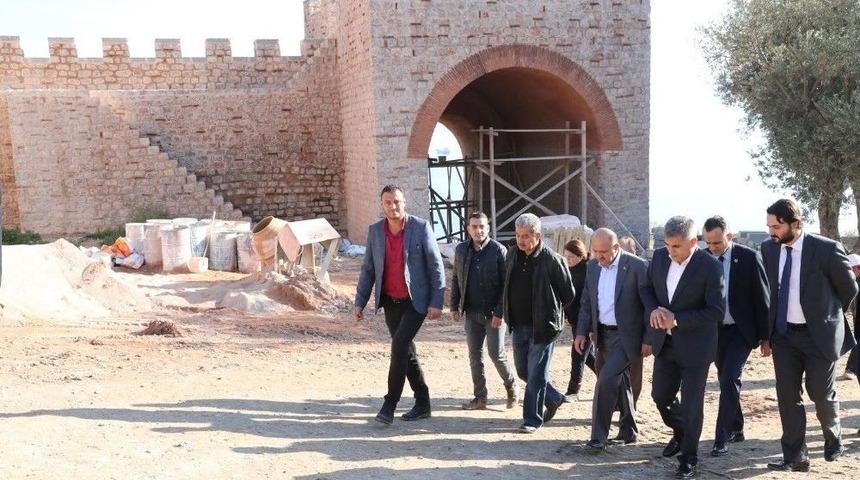 Başbakan Yardımcısı Fikri Işık, Hereke Kalesi&rsquo;ni İnceledi