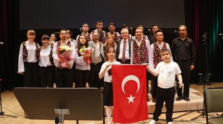 Anadolu &Uuml;niversitesi A&ccedil;ık&ouml;ğretim Sistemi G&ouml;rme Ve İşitme Engelliler T&uuml;rk Halk M&uuml;ziği Topluluğu&rsquo;ndan &lsquo;dillerdeki T&uuml;rk&uuml;ler&rsquo; Konseri