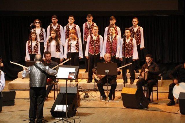 Anadolu Üniversitesi Açıköğretim Sistemi Görme Ve İşitme Engelliler Türk Halk Müziği Topluluğu’ndan ‘dillerdeki Türküler’ Konseri