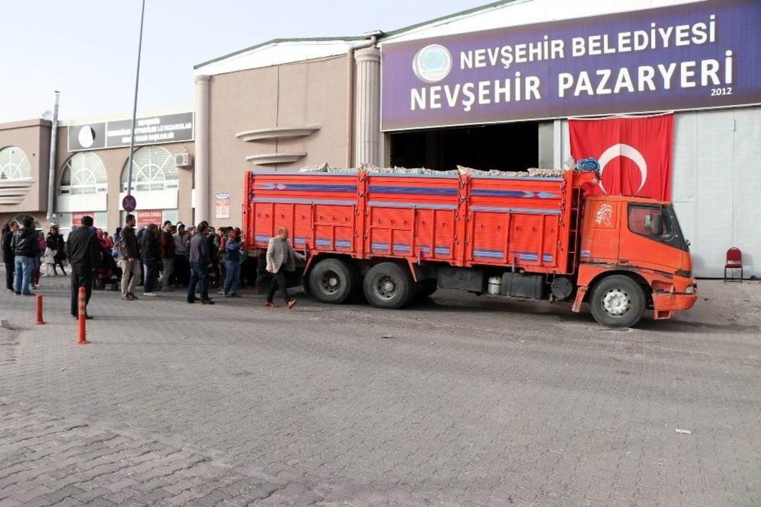 Pazarcılar Odası Patates Dağıttı, İzdiham &Ccedil;ıktı