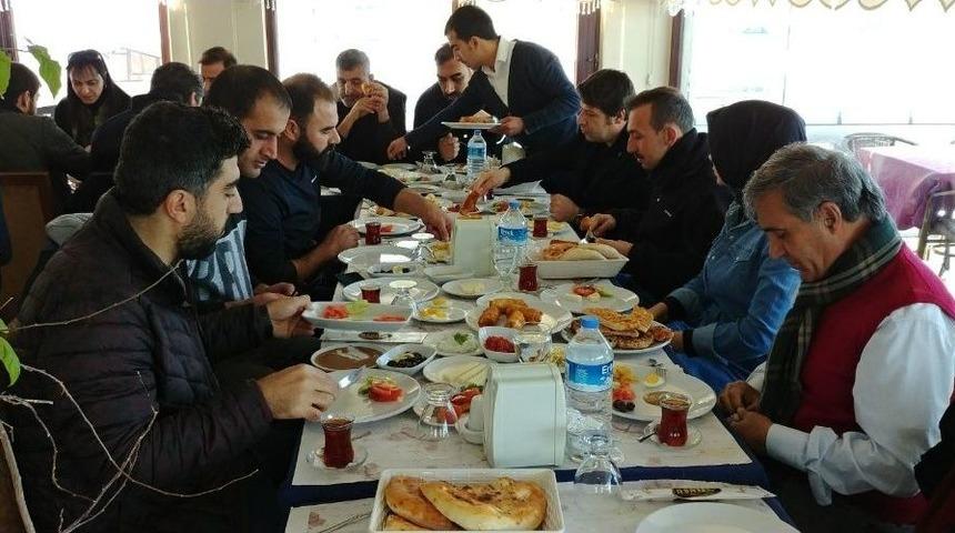 Başkan Vekili &Ccedil;i&ccedil;ekli Gazetecilerle Buluştu