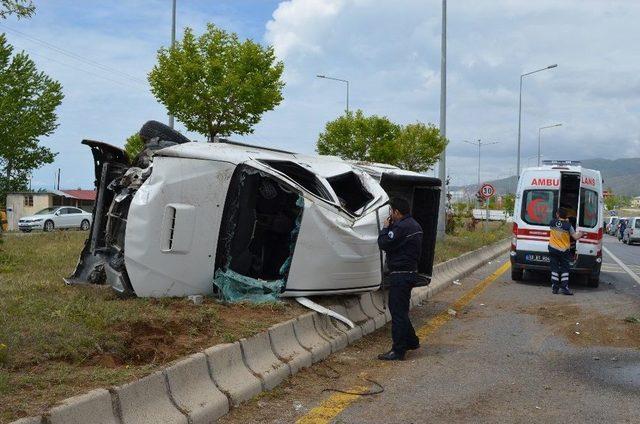 Adilcevaz’da Trafik Kazası: 3 Yaralı