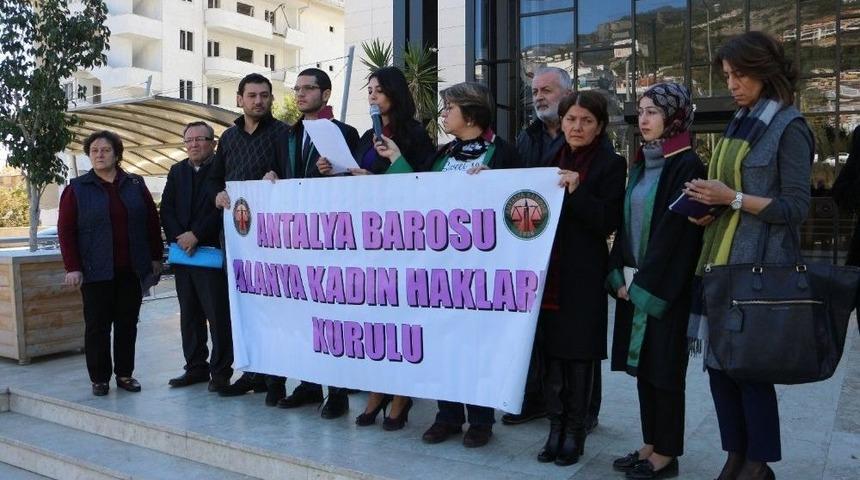 Avukatlar Kadına Şiddeti Kınadı