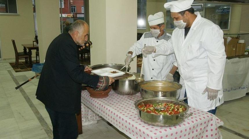 İftar Vermek İsteyen Hayırseverler Akyazı Aşevinde Buluşuyor