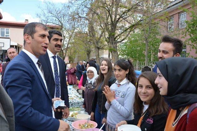 Aşkale’de Yetim Çocuklar Yararına Kermes Düzenlendi