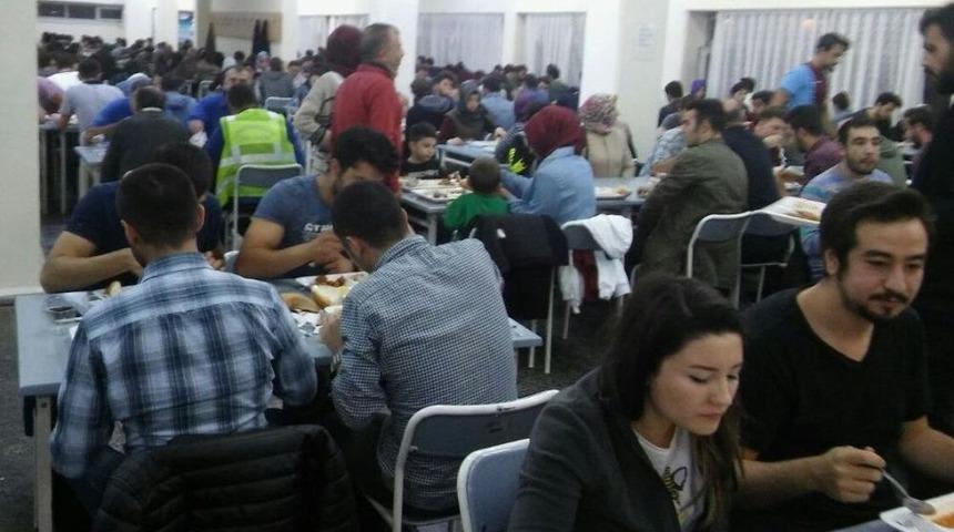 Uludağ Üniversitesi’nde Öğrencilerin İftar Yemeği Ücretsiz Olacak
